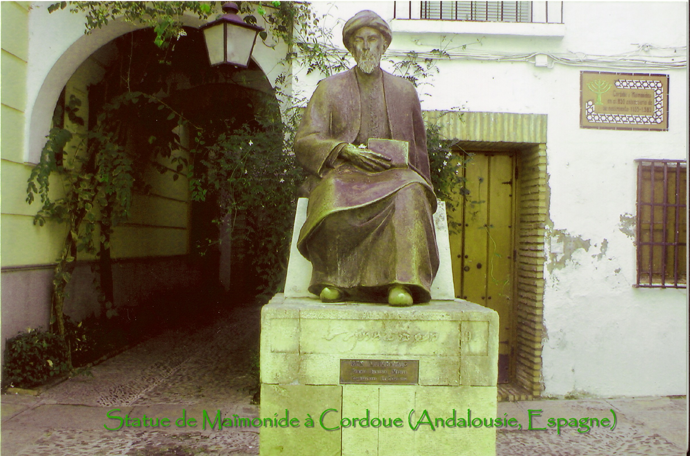 statue